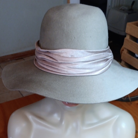 Eugenia Kim Gray Hat with Cream Band - Picture 1 of 7
